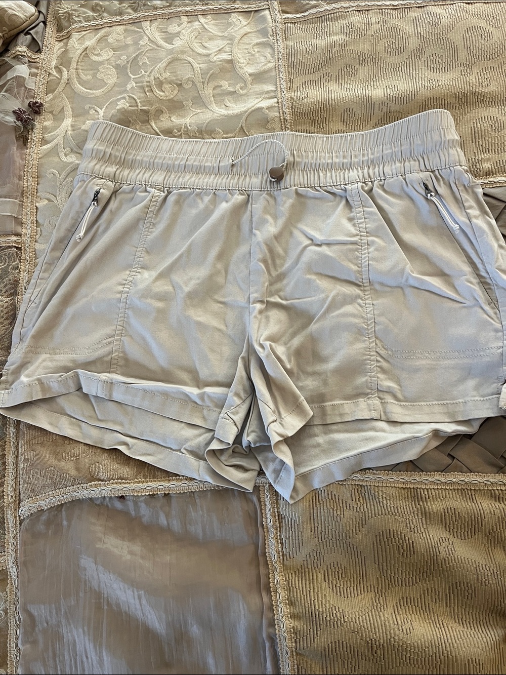 Avalanche Beige Drawstring Elastic Waist Athletic Shorts with Zip Pockets Size L